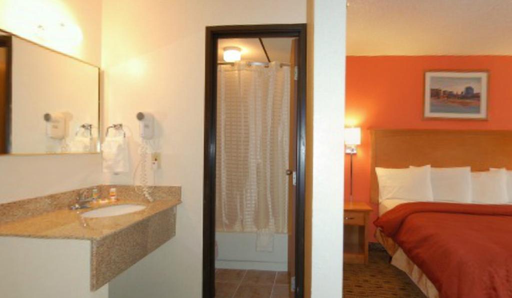 Econo Lodge Kansas City Downtown North Екстер'єр фото
